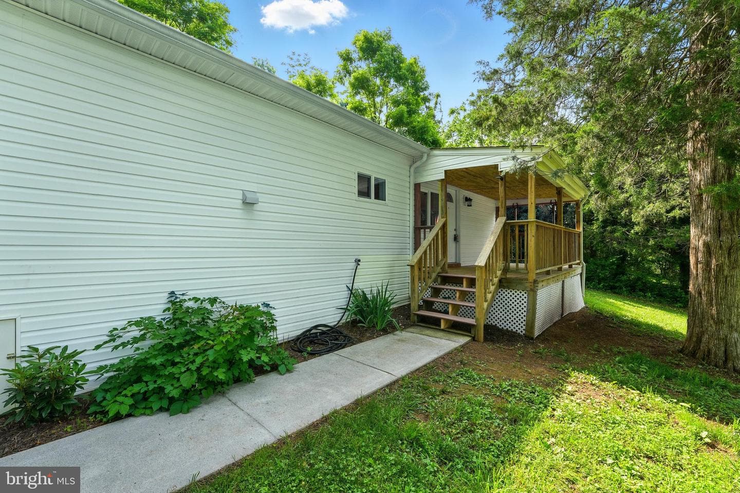 14 Summit Point Drive photo 4