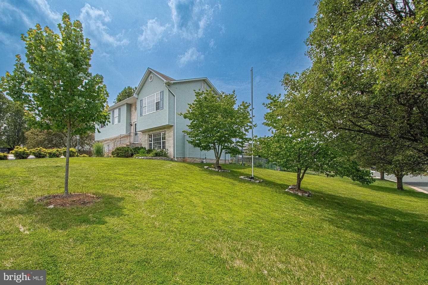 75 Westminster Drive photo 8