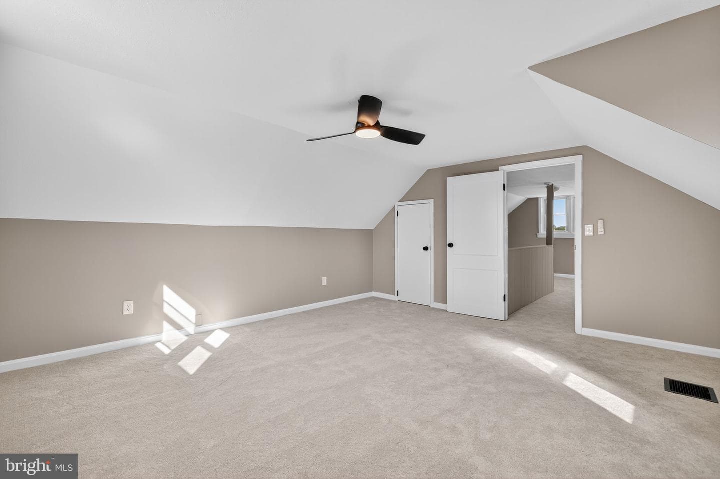 839 William Street photo 16