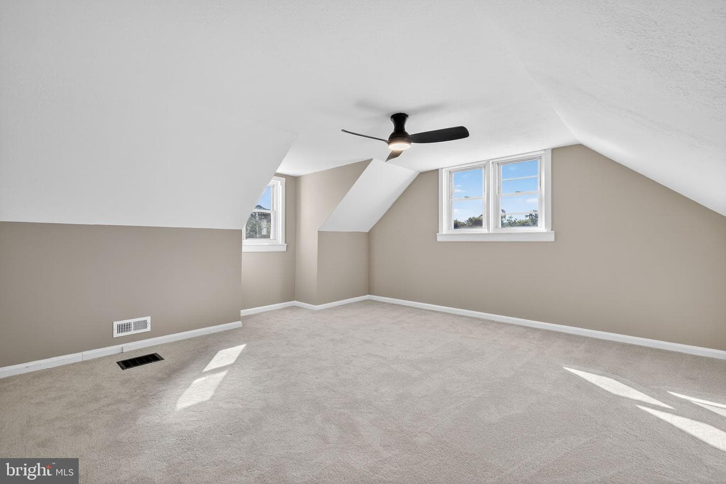 839 William Street photo 17