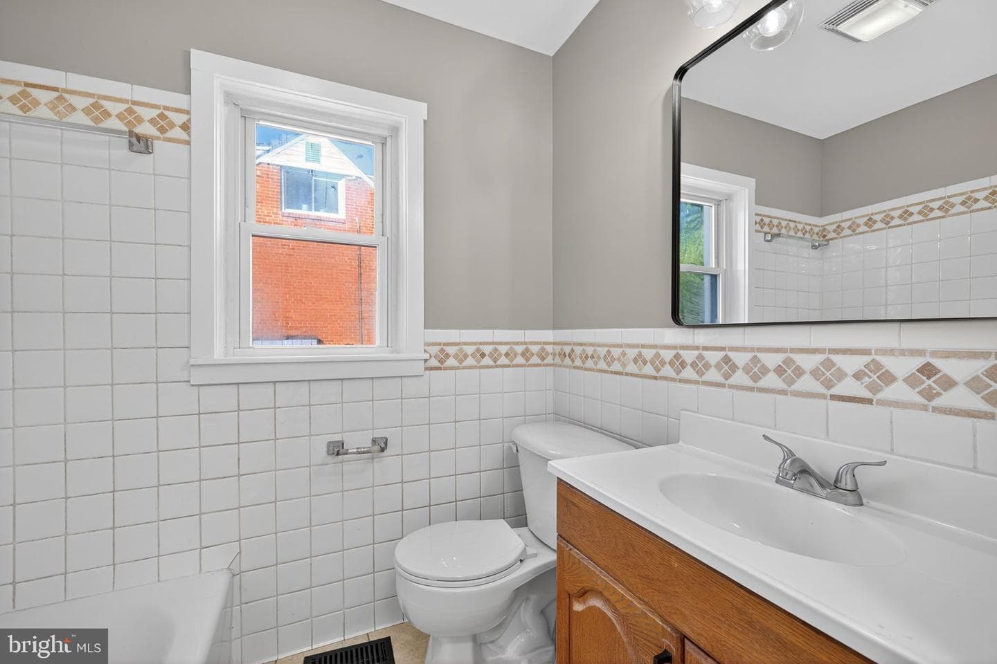 839 William Street photo 28