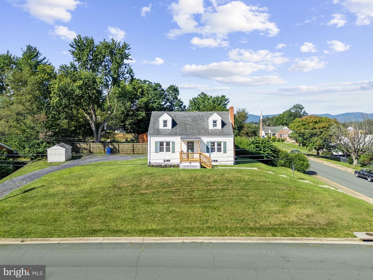 839 William Street photo 3