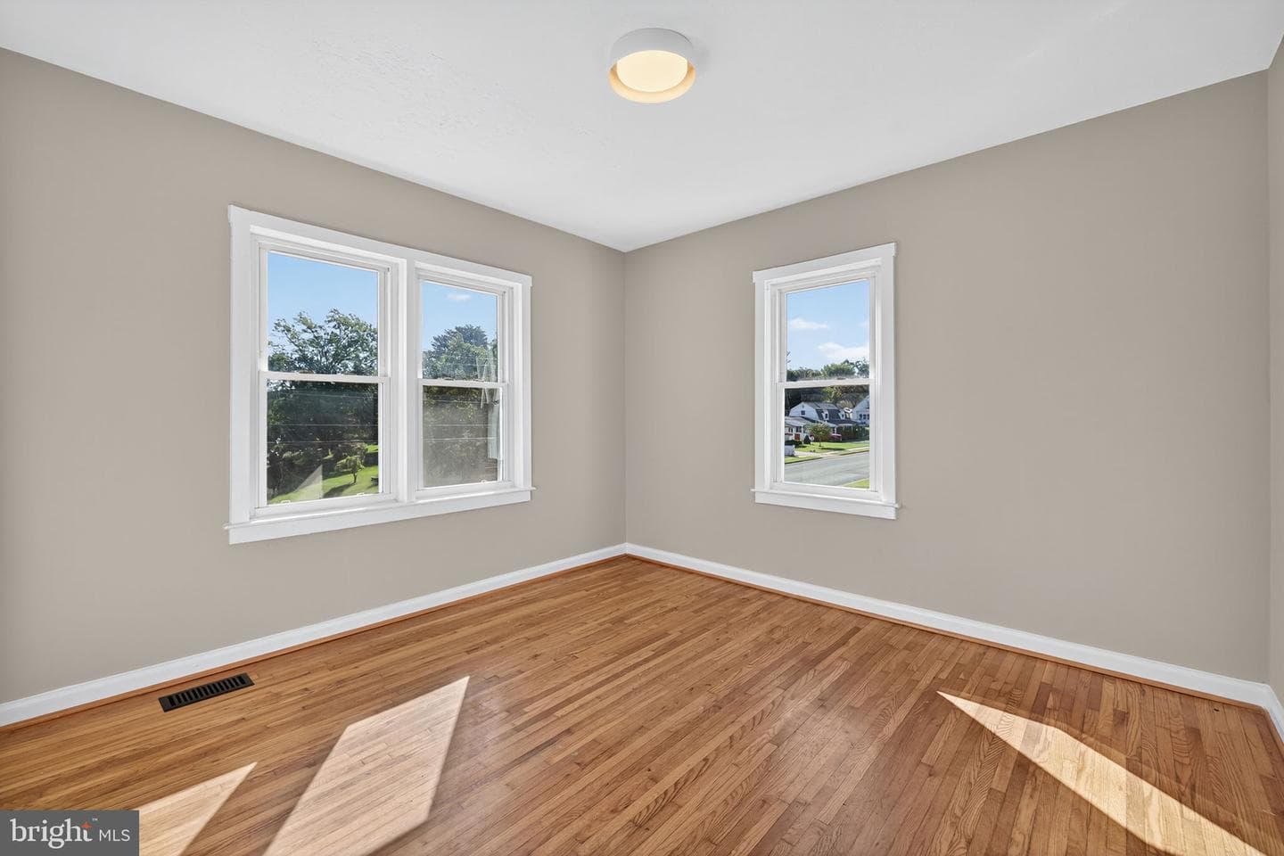 839 William Street photo 31