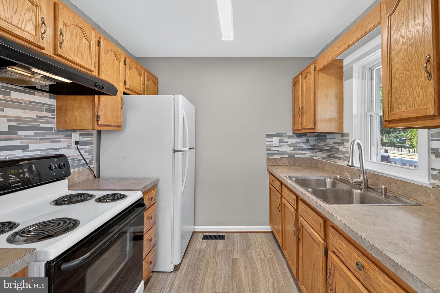 839 William Street photo 37