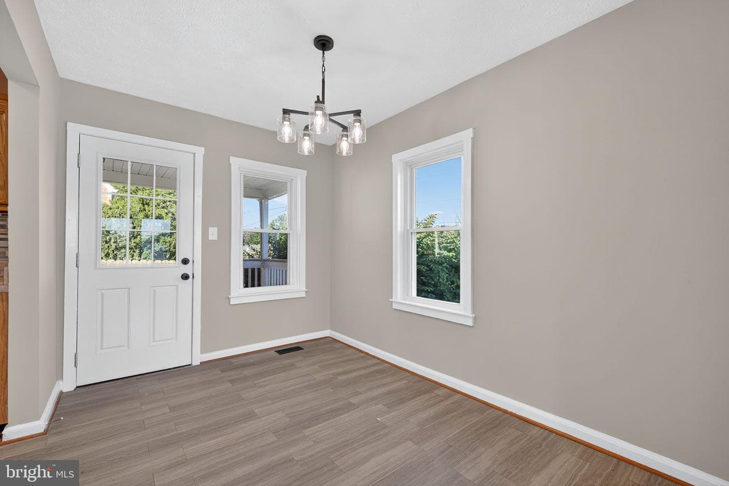 839 William Street photo 40