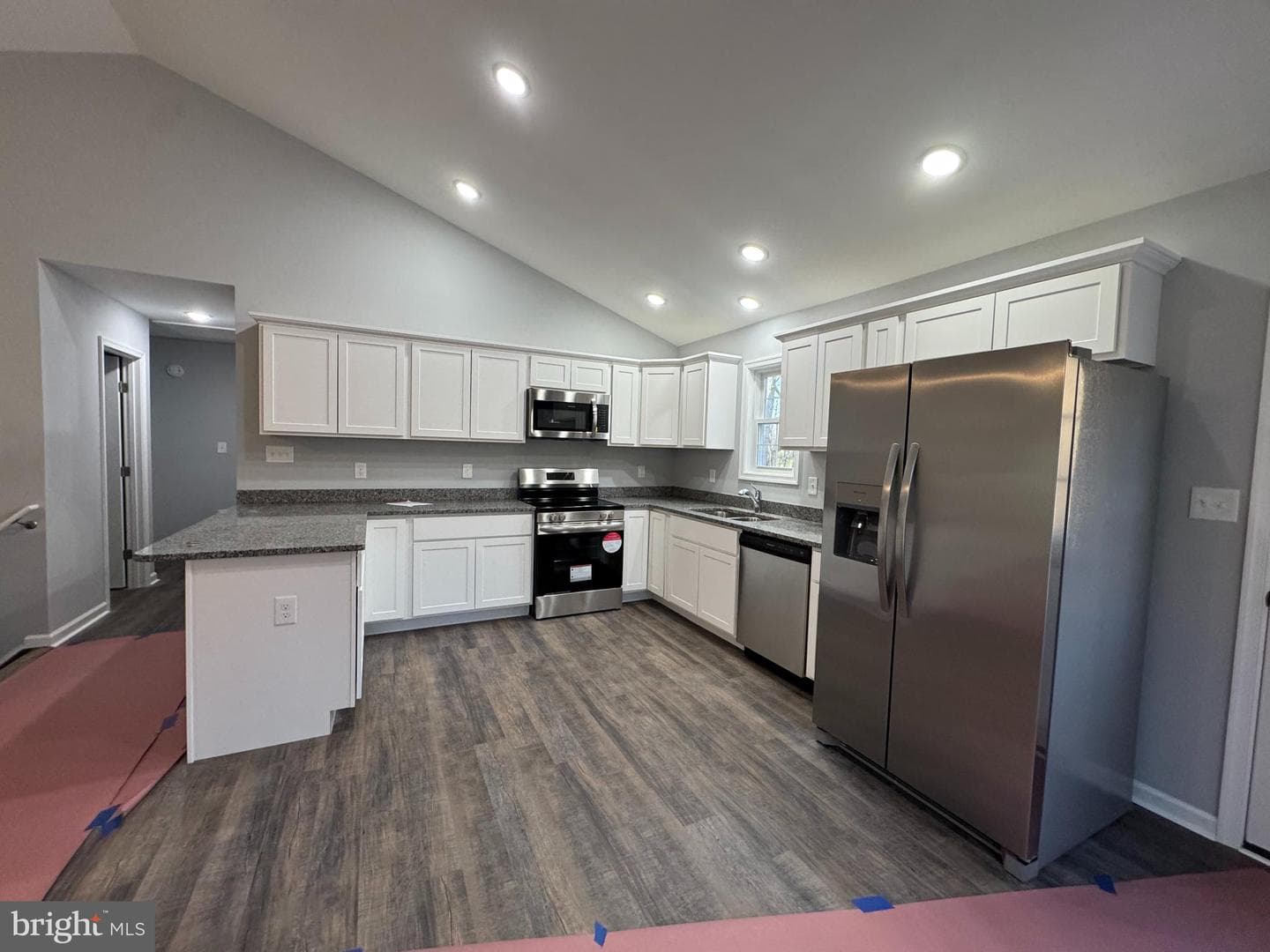 676 Western photo 3