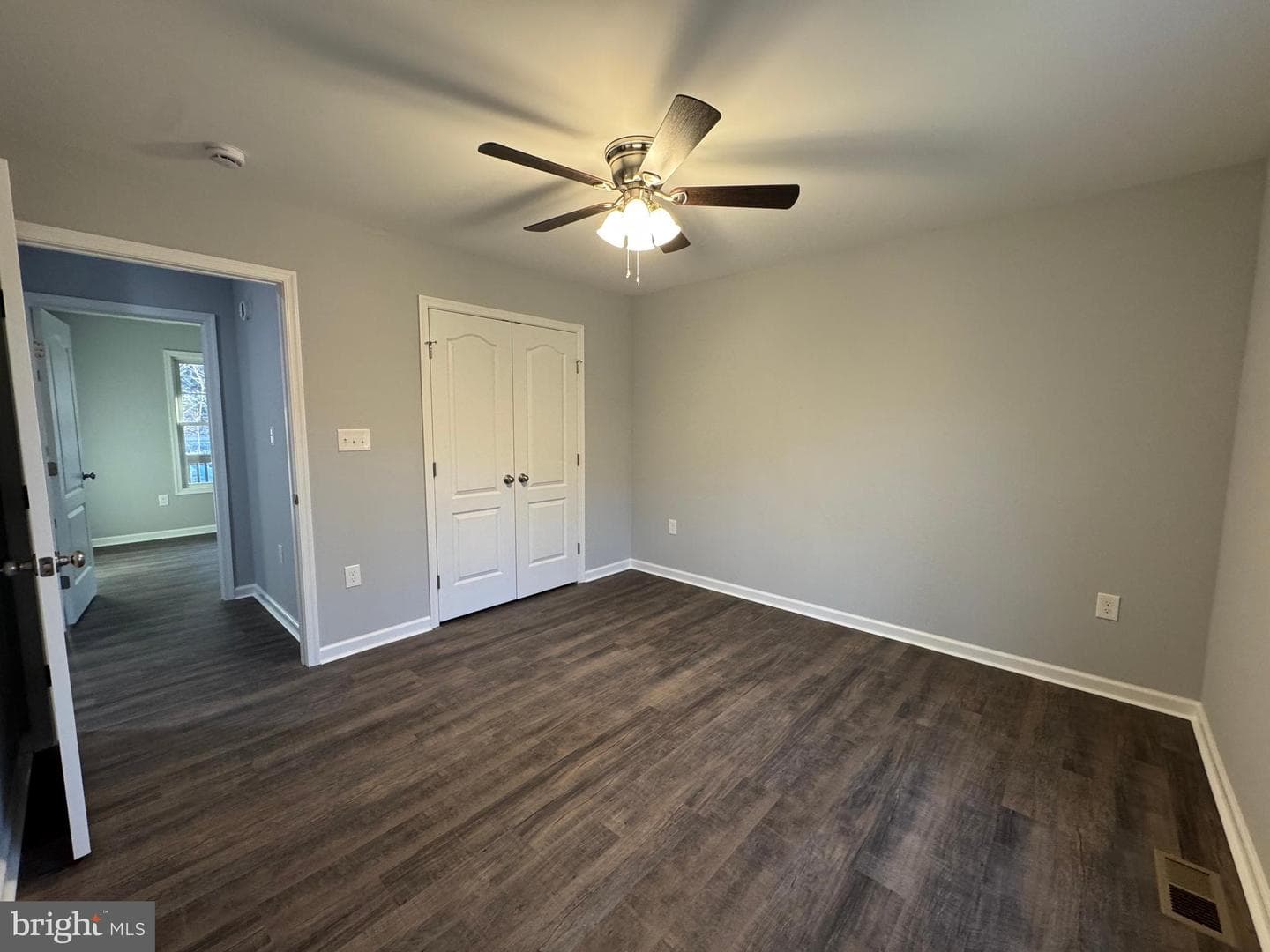 676 Western photo 8