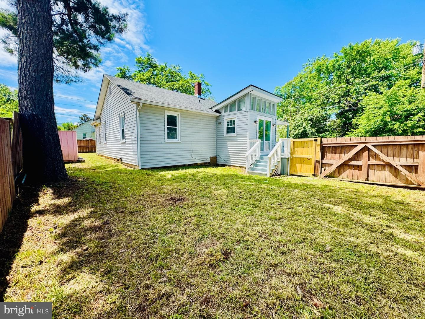 310 Frazer Place photo 32