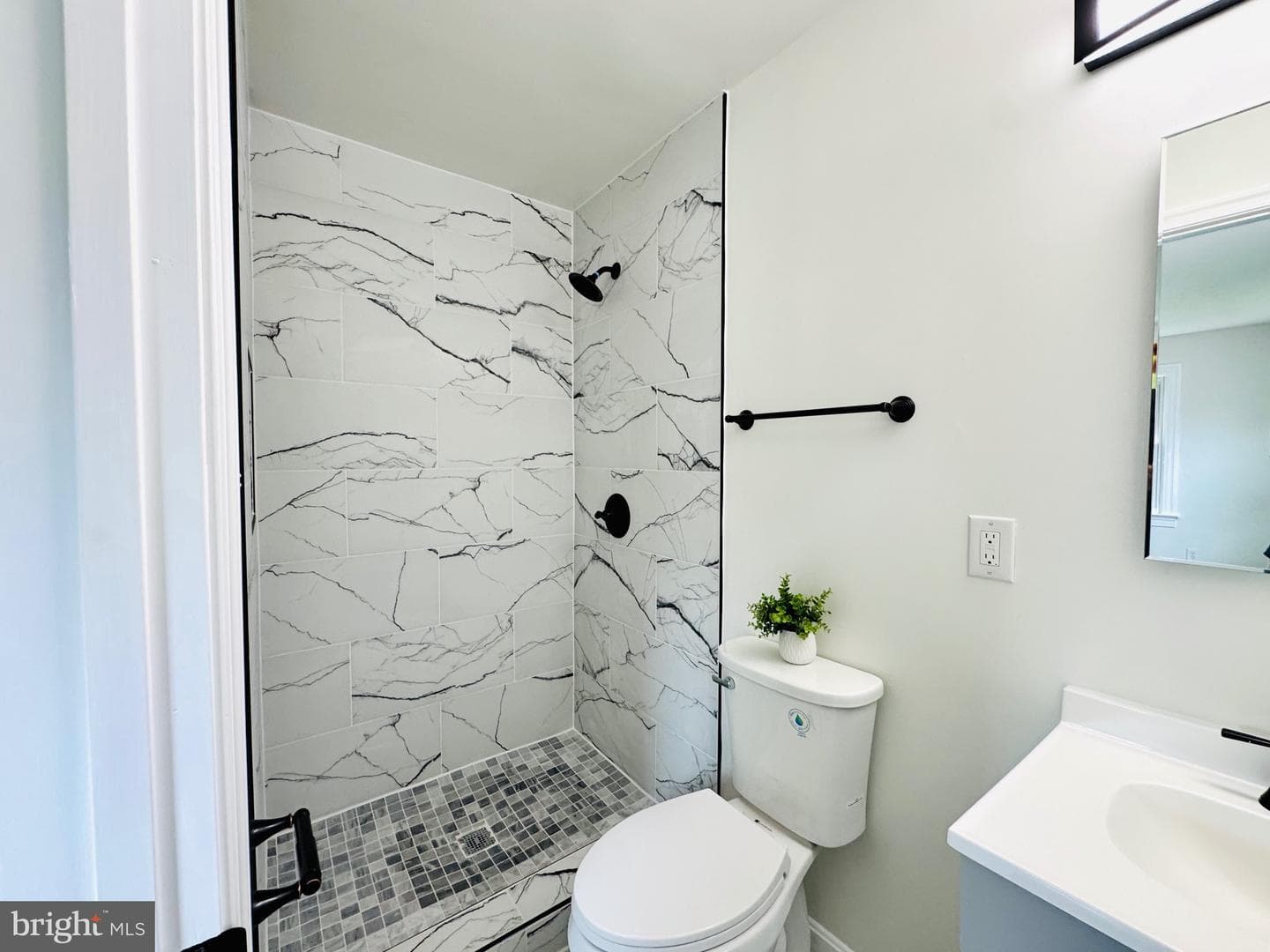 310 Frazer Place photo 8