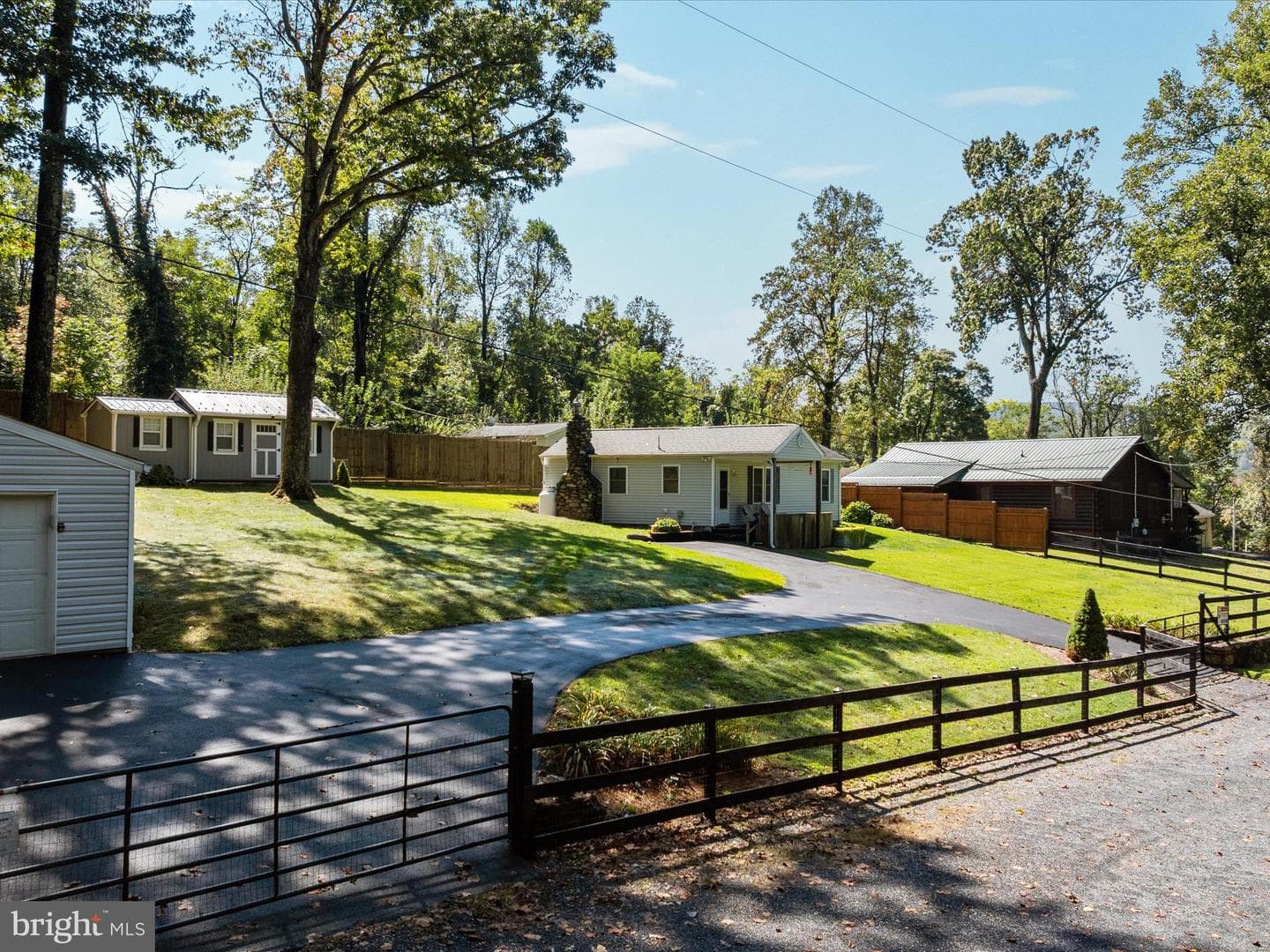 155 Forest Road photo 32