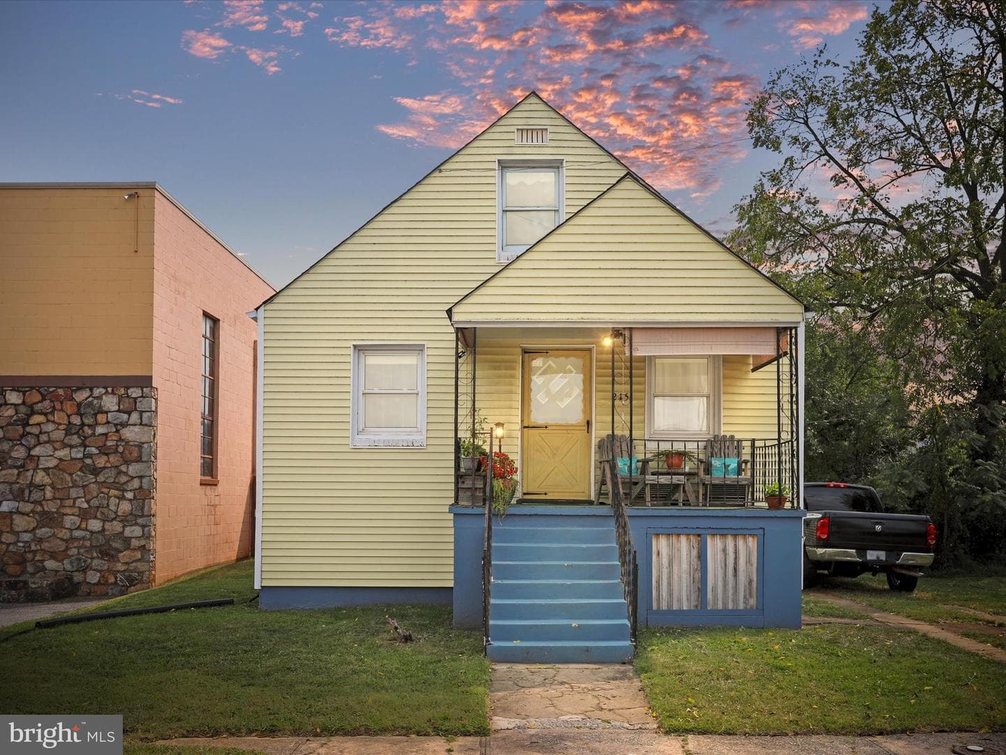 215 E 5th Street photo 1