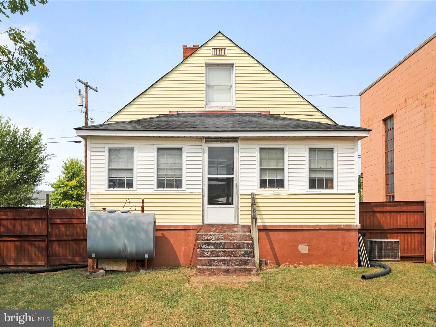 215 E 5th Street photo 33