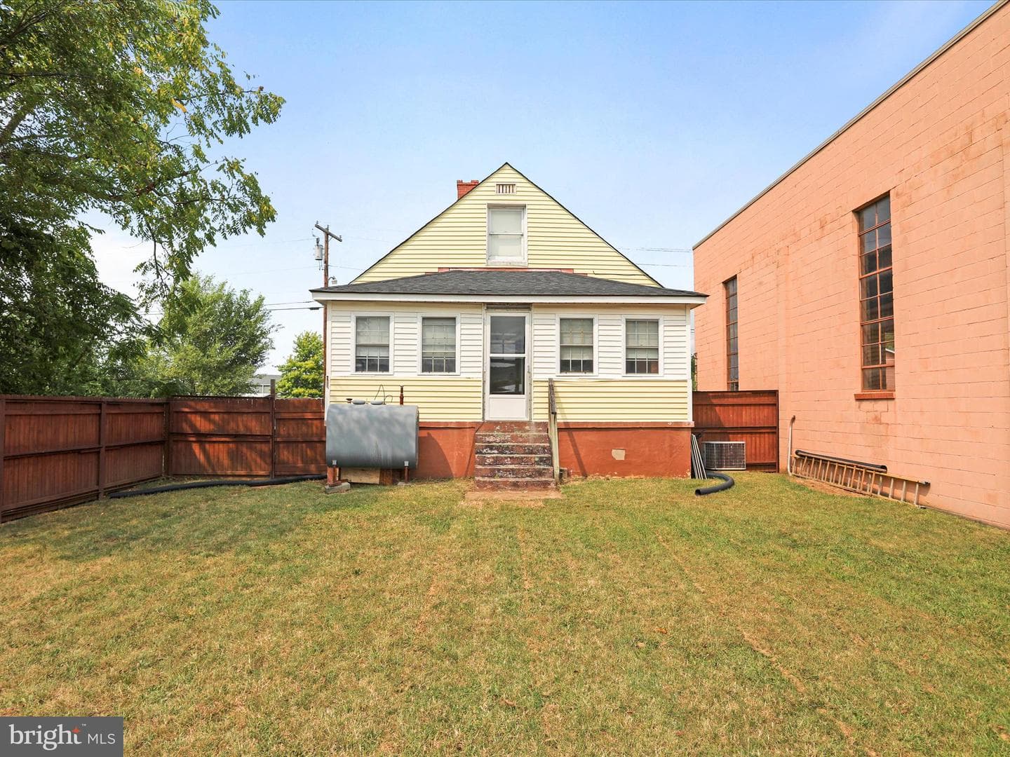 215 E 5th Street photo 34
