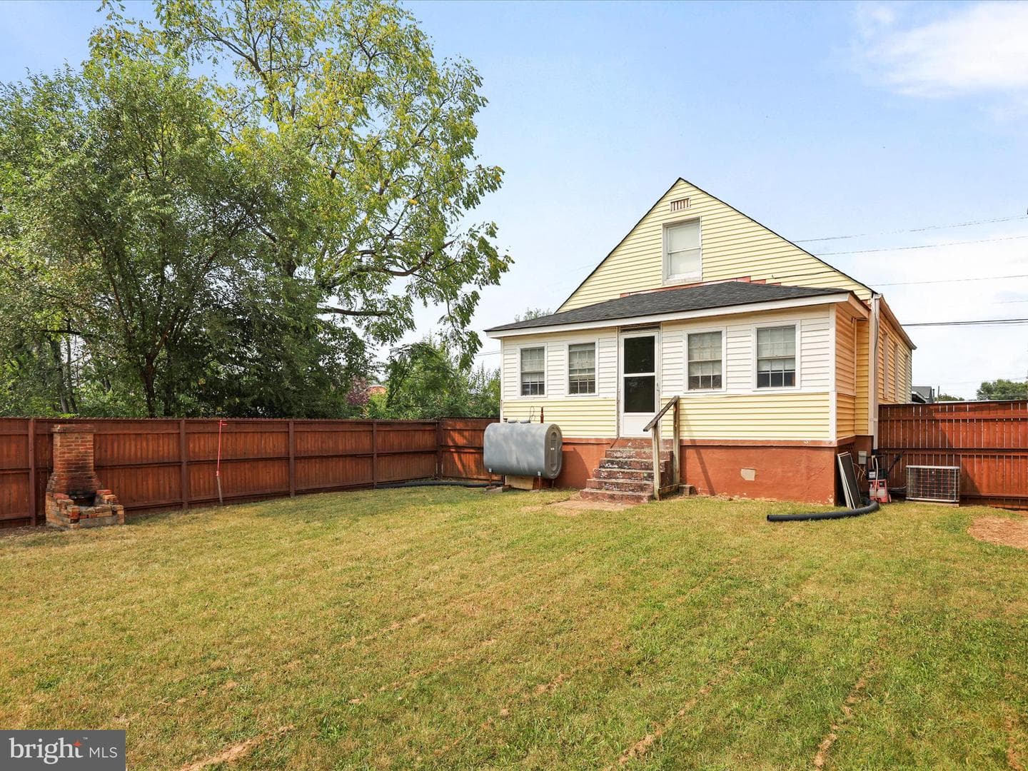 215 E 5th Street photo 35