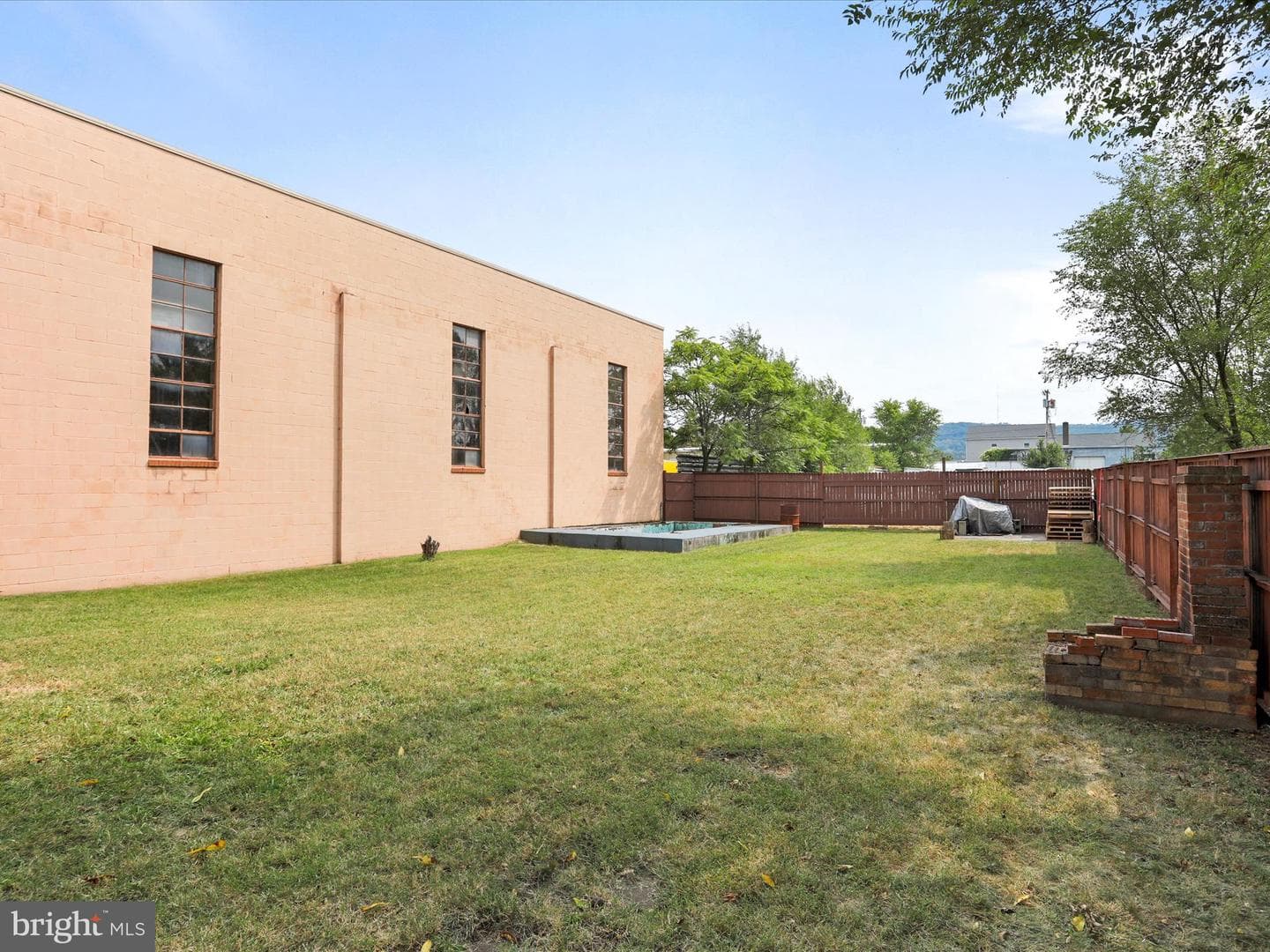 215 E 5th Street photo 37
