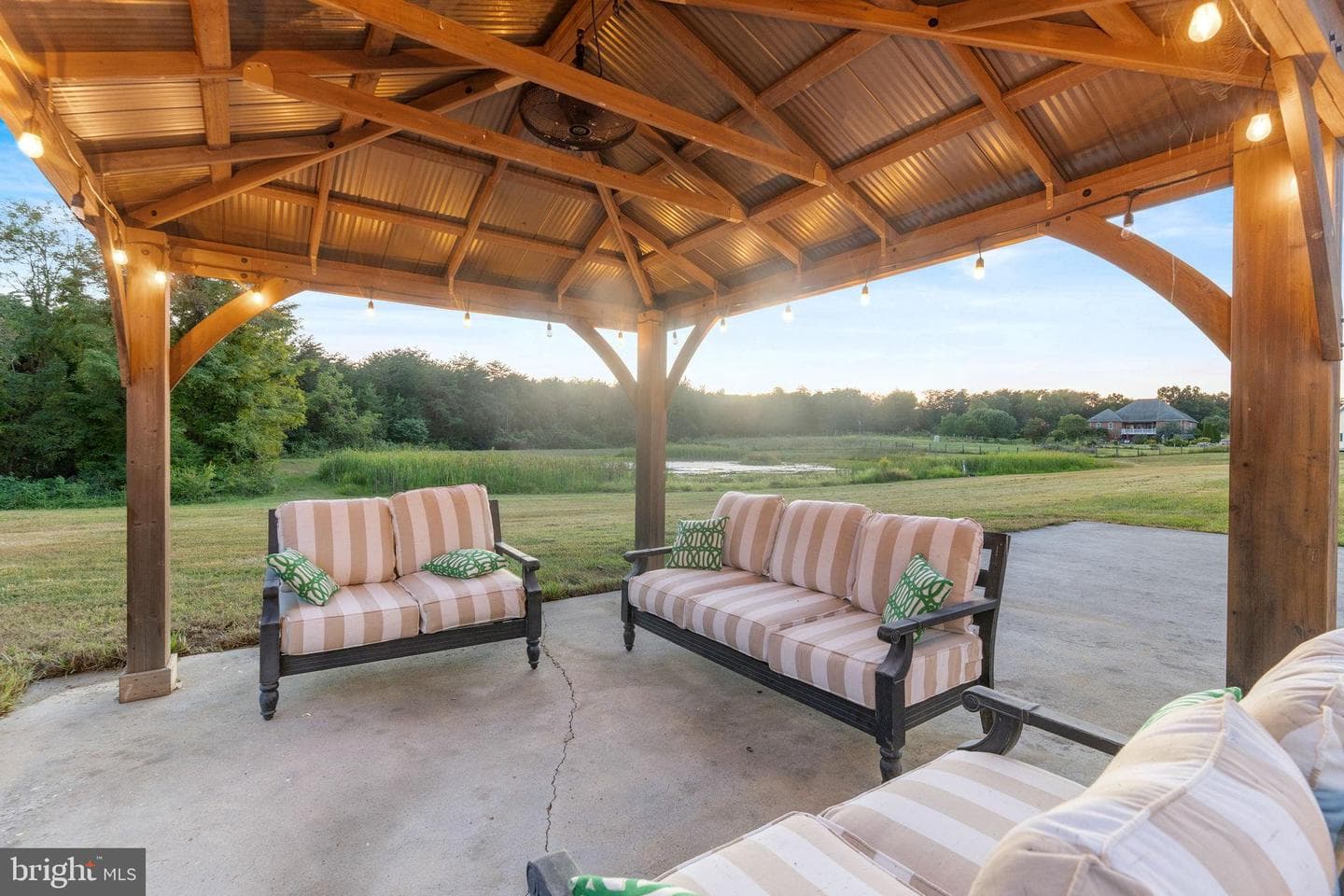 414 Simons Way photo 10