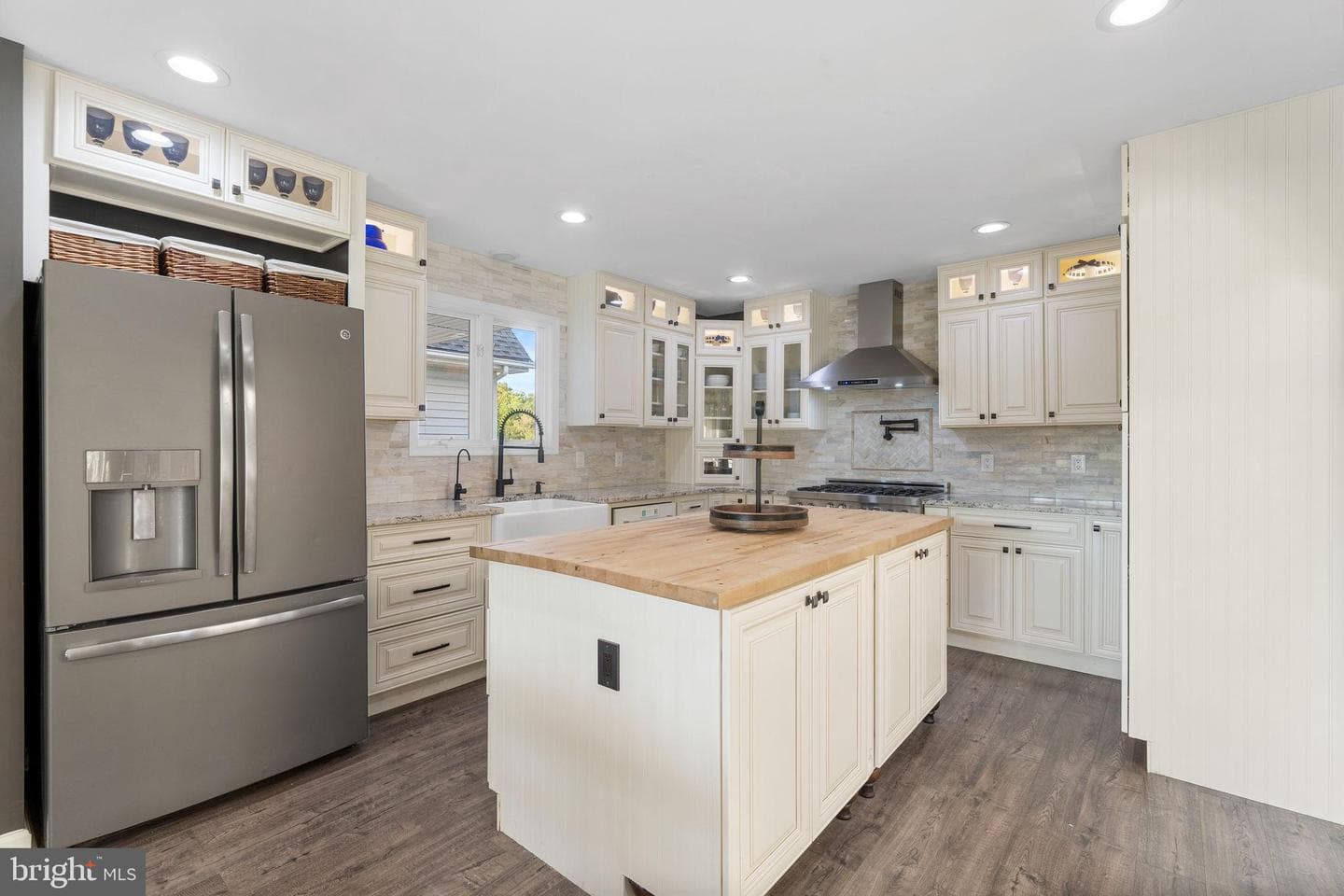 414 Simons Way photo 26