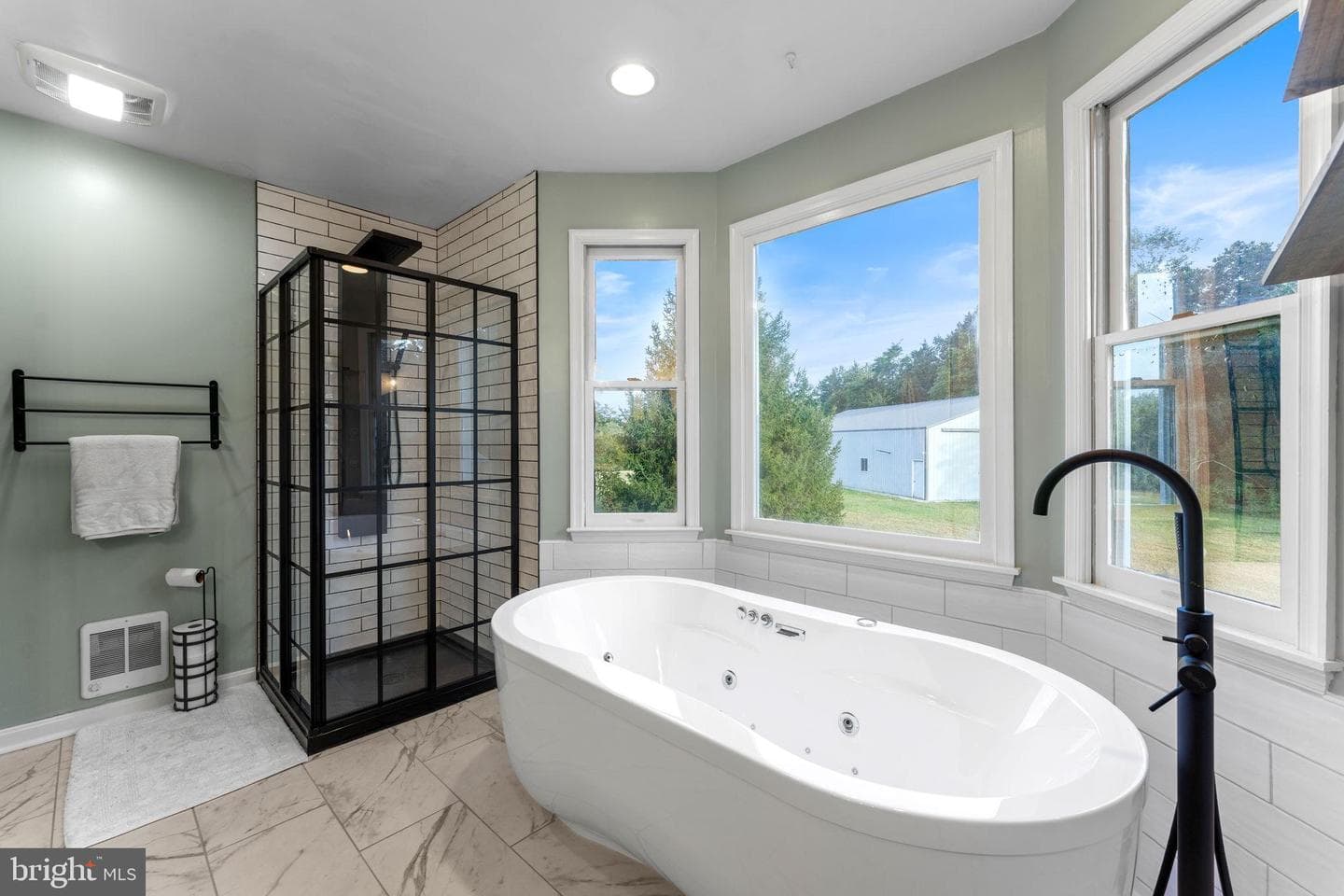414 Simons Way photo 32
