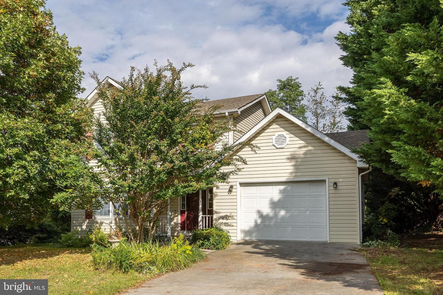 1422 Canterbury Road photo 2