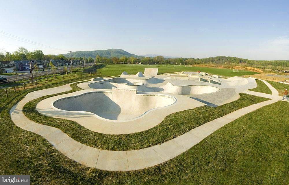 166 Kerfoot Avenue photo 40