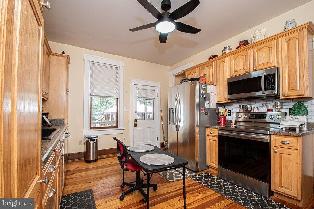 214 Lee Street photo 12