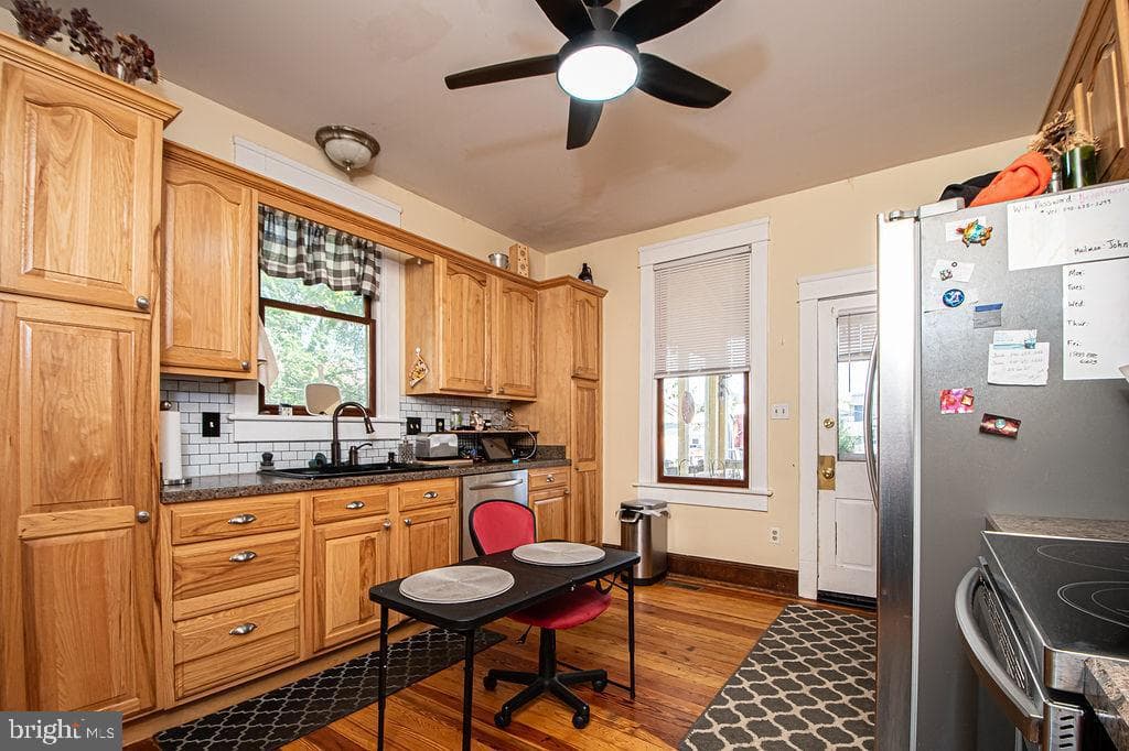214 Lee Street photo 14