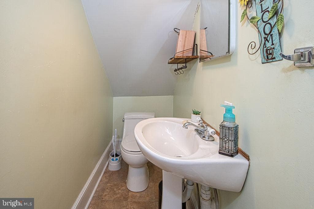 214 Lee Street photo 19