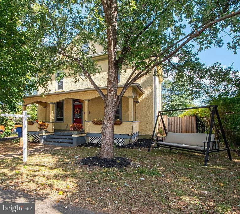 214 Lee Street photo 2