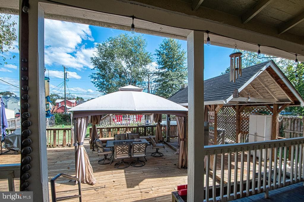 214 Lee Street photo 23