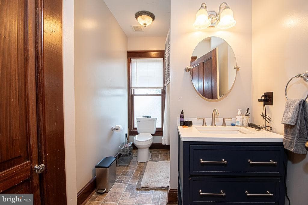 214 Lee Street photo 26