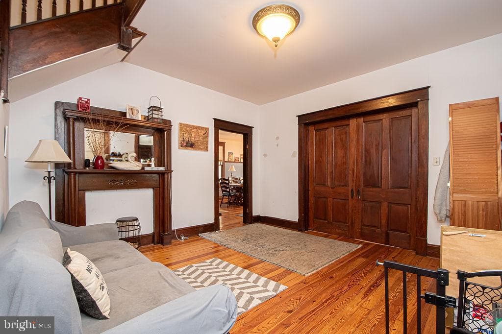 214 Lee Street photo 4