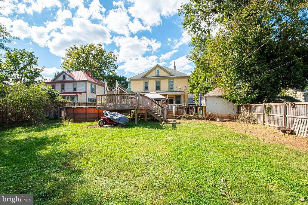 214 Lee Street photo 41