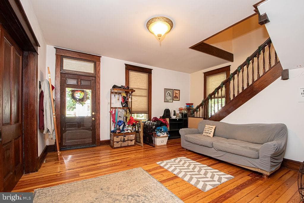 214 Lee Street photo 5