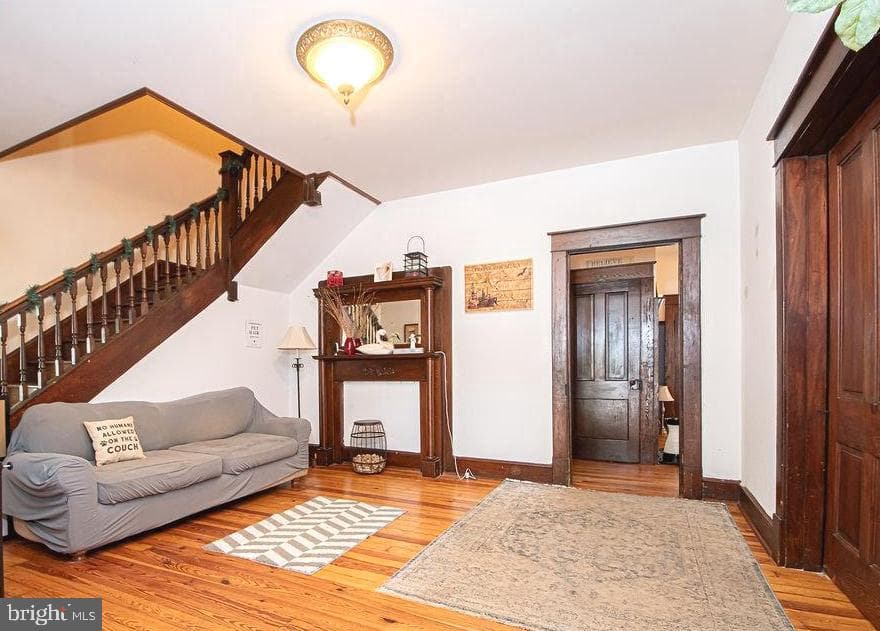 214 Lee Street photo 6