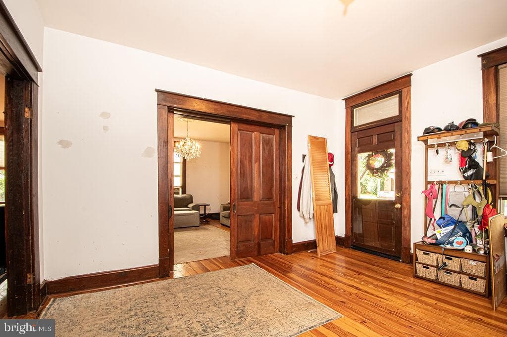 214 Lee Street photo 8