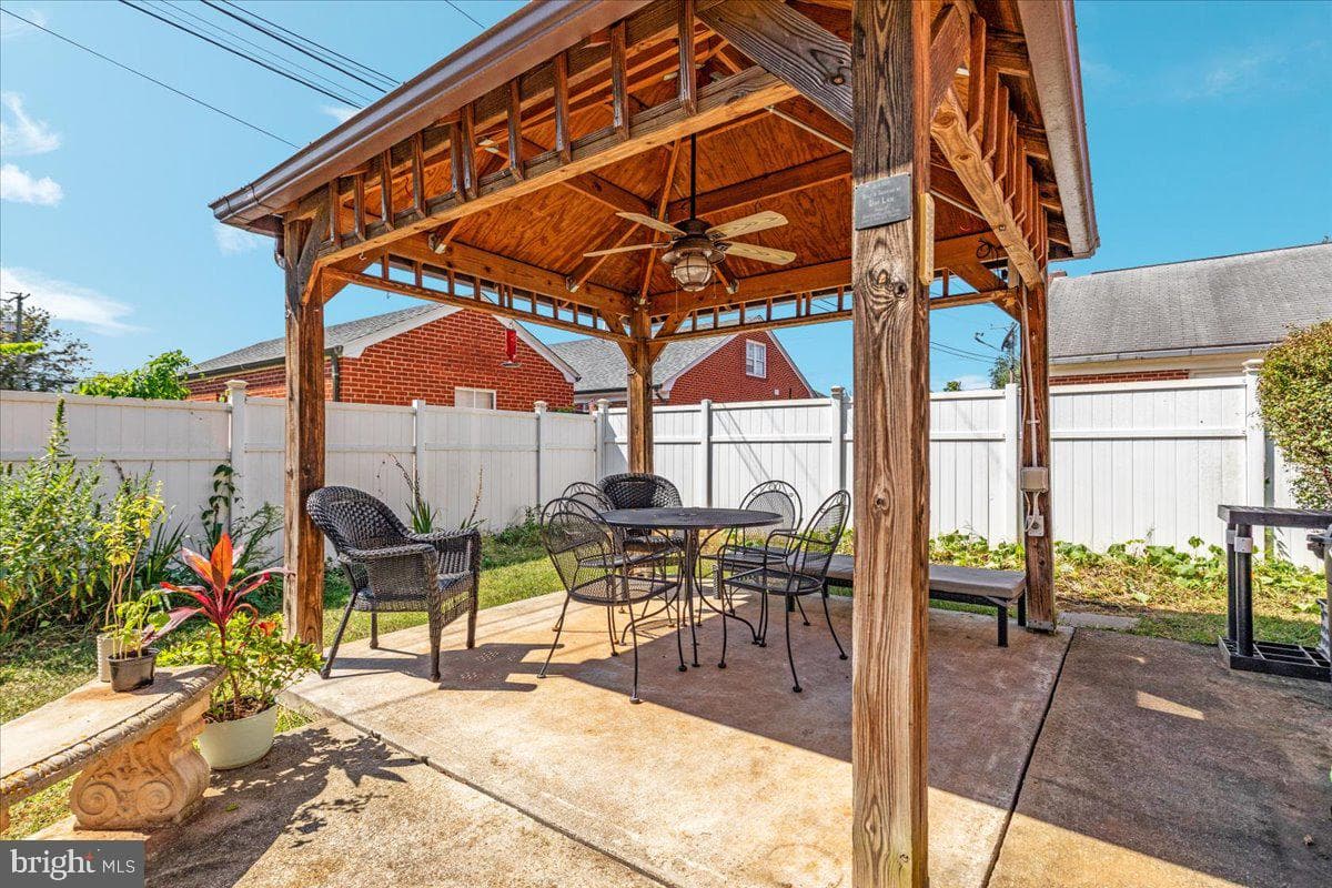605 Happy Creek Road photo 17