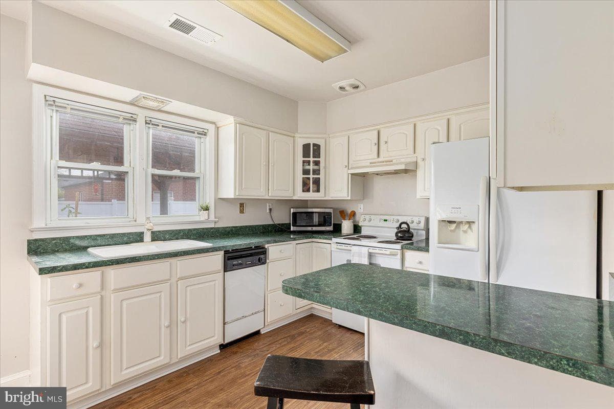 605 Happy Creek Road photo 9