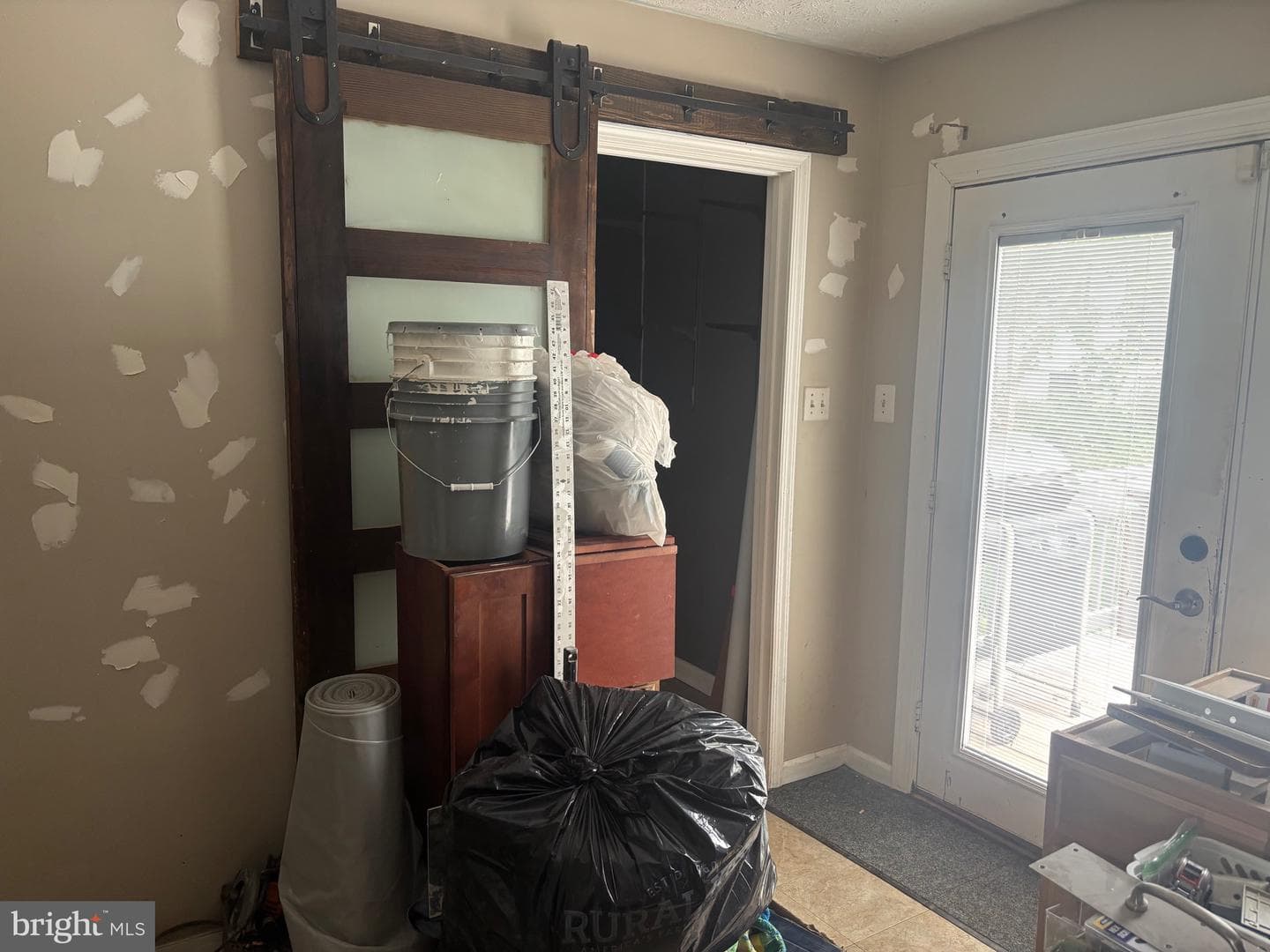 710 New Avenue photo 3