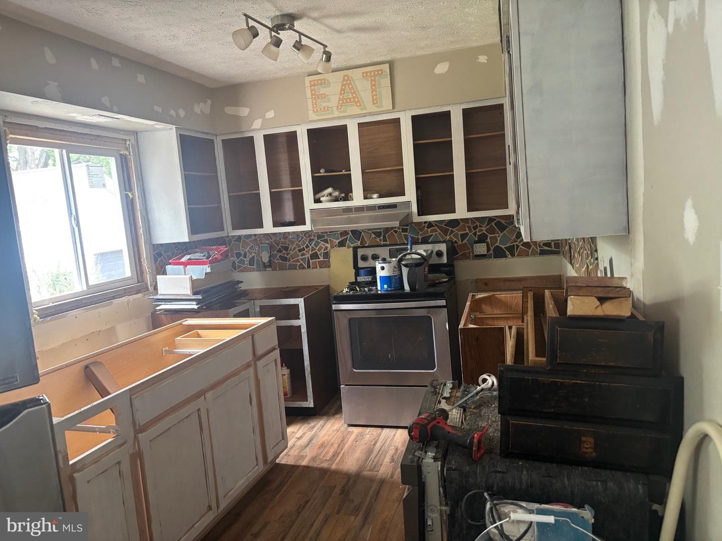 710 New Avenue photo 4