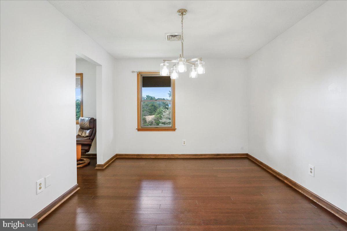 1716 Ridgeway Road photo 5