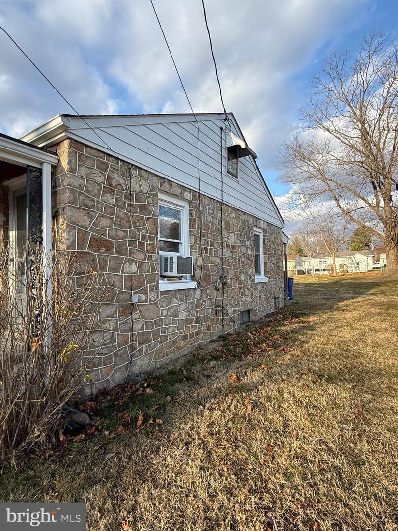 831 W 13th Street photo 29