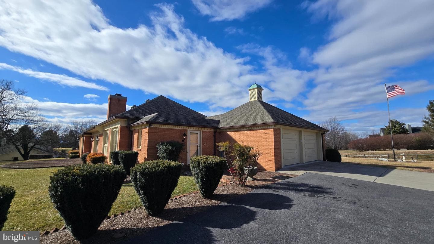 3274 Rockland Road photo 2