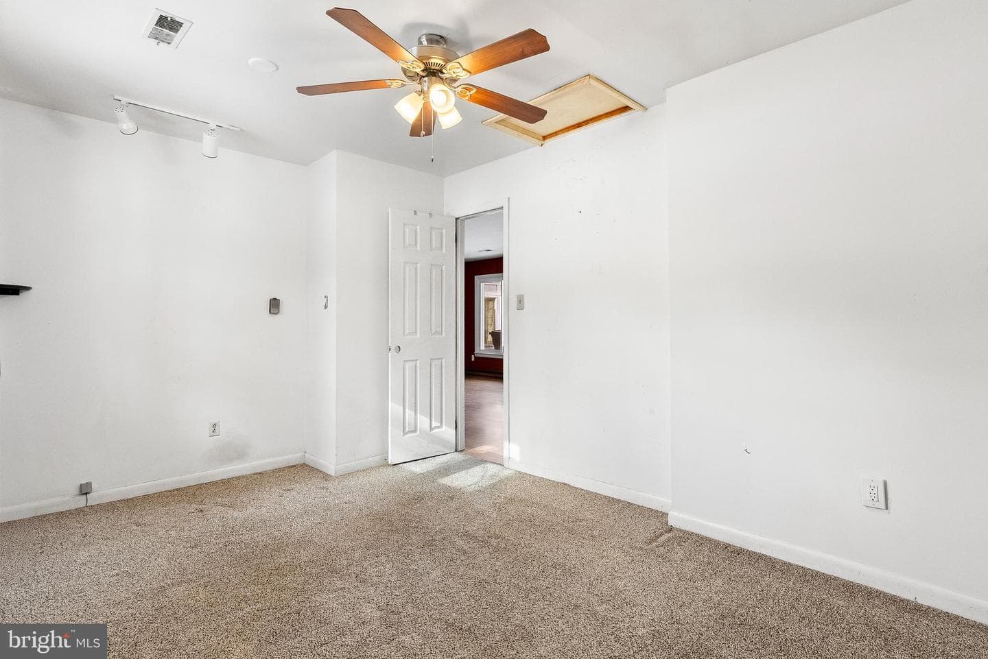 689 Ulysses Way photo 14