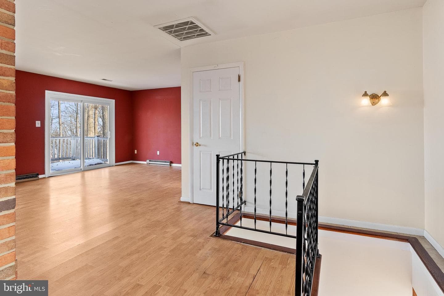 689 Ulysses Way photo 4