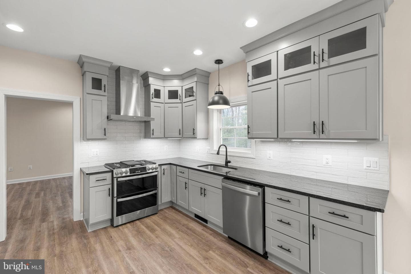 220 Lakeland Circle photo 9