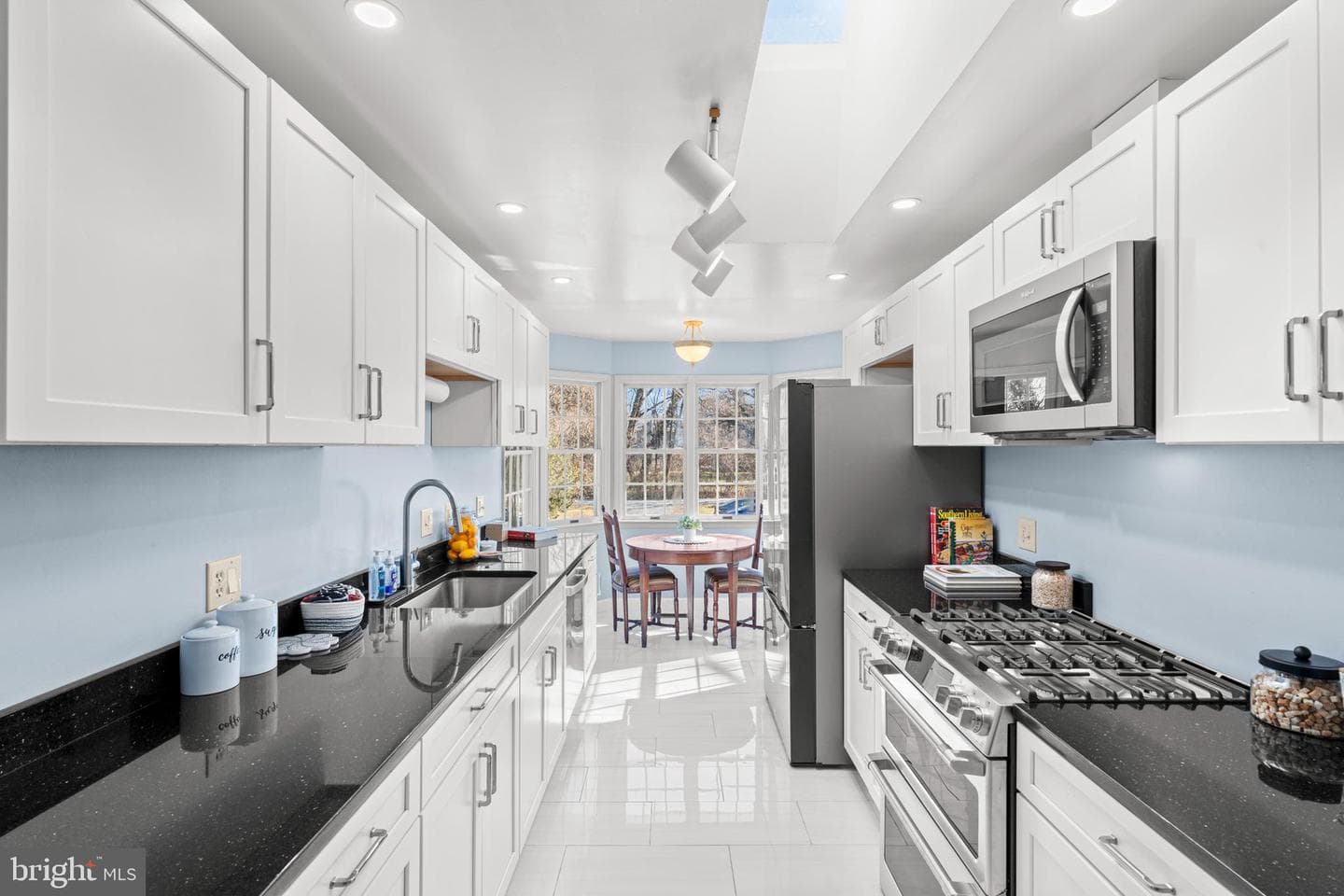 214 S Royal Avenue photo 11