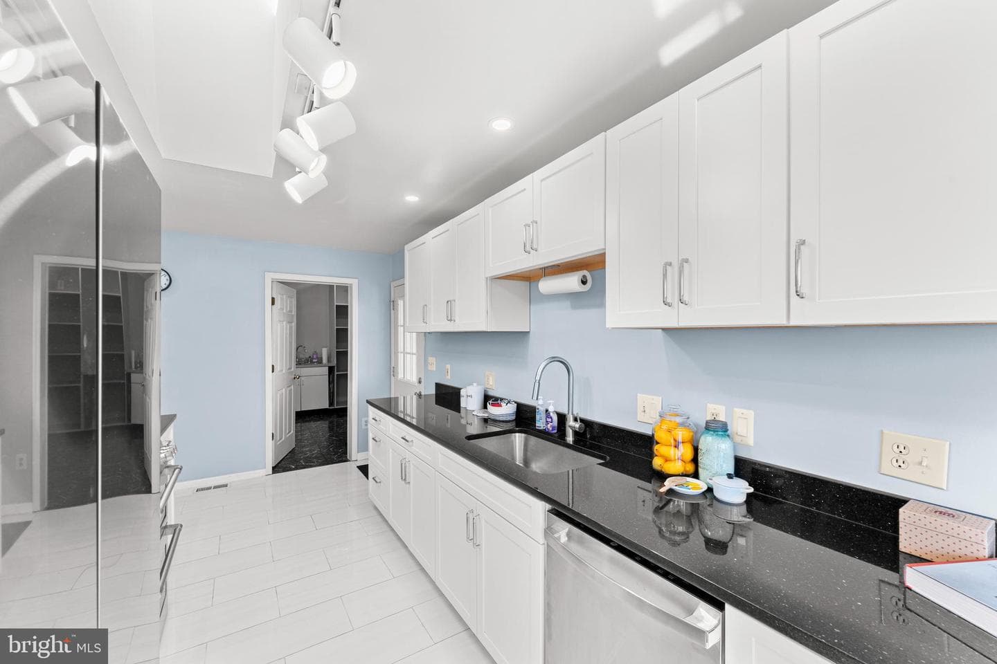 214 S Royal Avenue photo 13