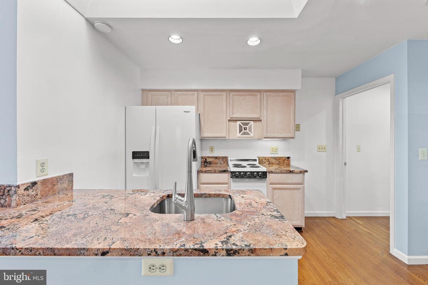 214 S Royal Avenue photo 23