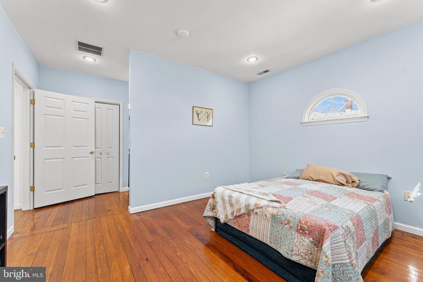 214 S Royal Avenue photo 37