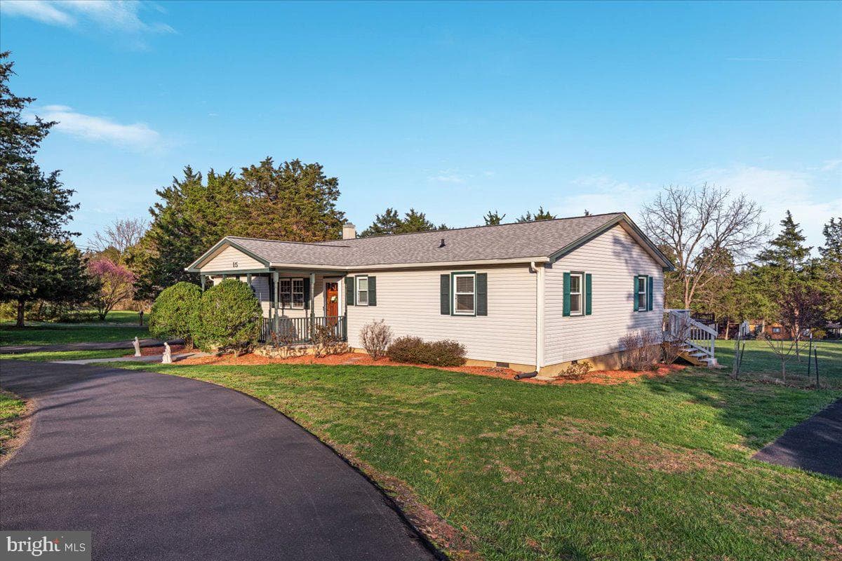 15 River Lakes Drive